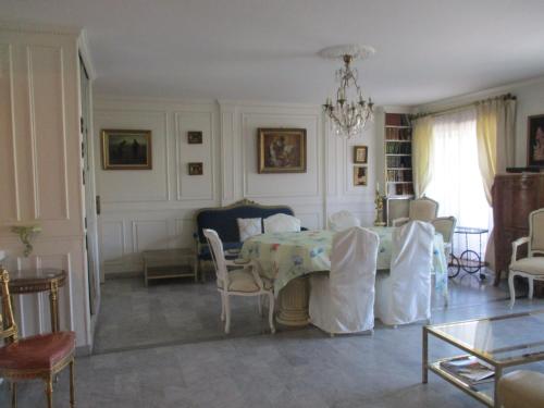 Cannes Mimosas One Bedroom
