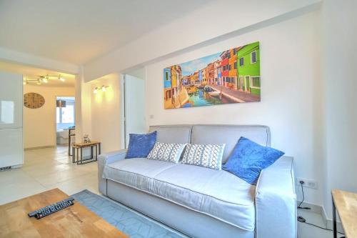 Cannes premium 3 BR 2 bath fully renovated heart of town by Olam Properties