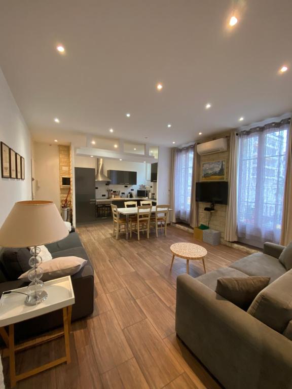 Appartement Cannes quartier Banane 3P 6 couchages DE SIGNORI 14 Rue du 14 Juillet 06400 Cannes