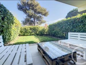 Appartement CANNES Rez De Jardin avec Piscine bord de Mer 77 Boulevard Estérel Parc 06210 Mandelieu-la-Napoule Provence-Alpes-Côte d\'Azur