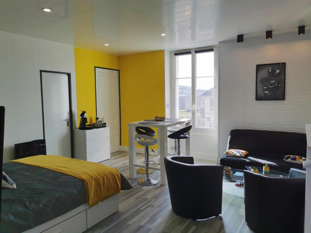 Cannes Riou Studio