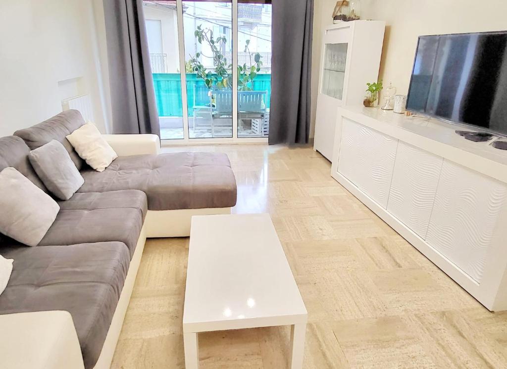 Appartement Cannes : spacious apartment 33 Avenue Saint-Jean 06400 Cannes