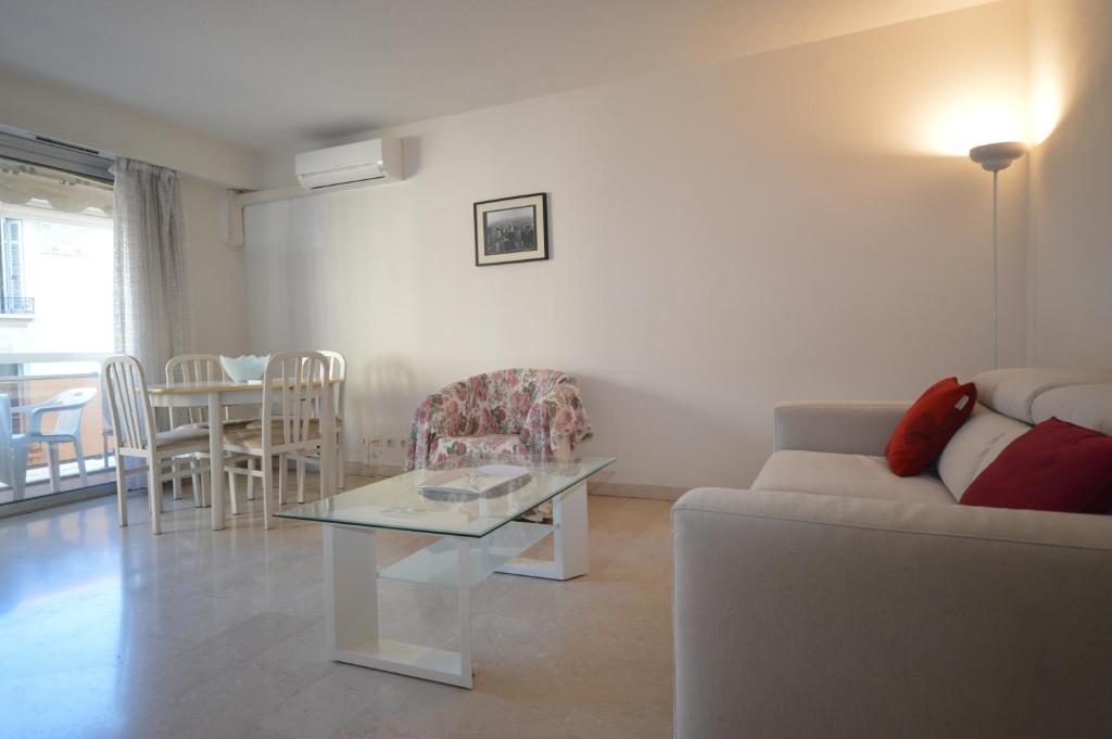 Appartement Cannes studio ideal for congresses or holidays 17 Avenue du Petit Juas 06400 Cannes