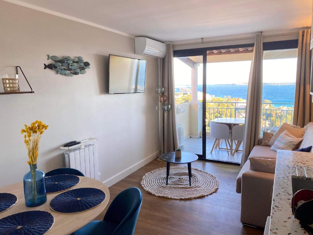 Appartement Cannes - Studio rénové avec vue mer imprenable 19 Avenue Amiral Wester Wemyss 06150 Cannes