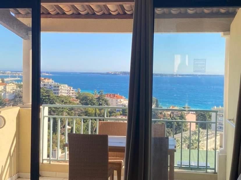 Appartement Cannes - studio rénové avec vue mer imprenable 19 Avenue Amiral Wester Wemyss 06150 Cannes