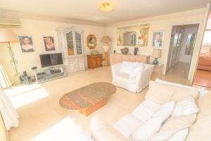Cannes Stunning sea and old town view for our full comfort 3 BR with balcony by Olam Properties