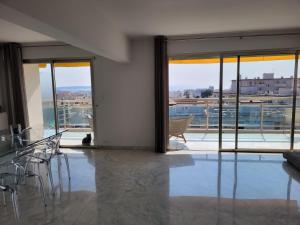 Appartement CANNES Superbe appartement vue mer panoramique 20 Rue Campestra 06400 Cannes Provence-Alpes-Côte d\'Azur