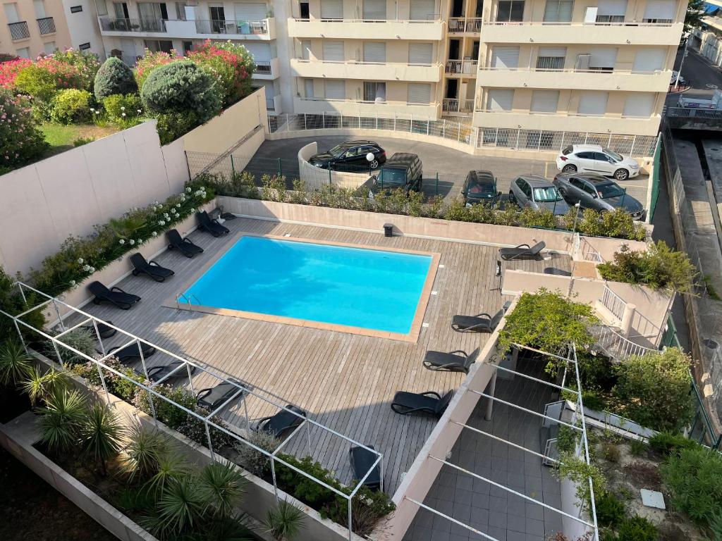 Cannes suquet plage piscine félibrige Rue Georges Clemenceau, 06400 Cannes