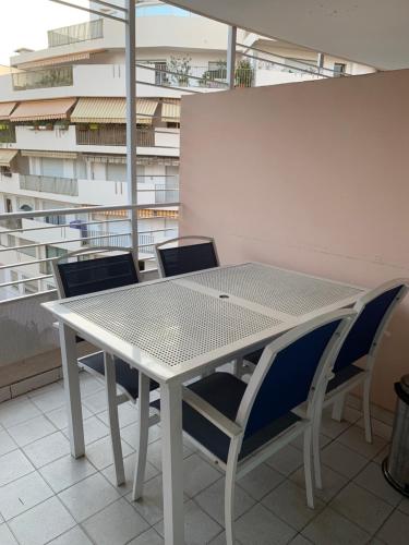 Cannes suquet plage piscine félibrige