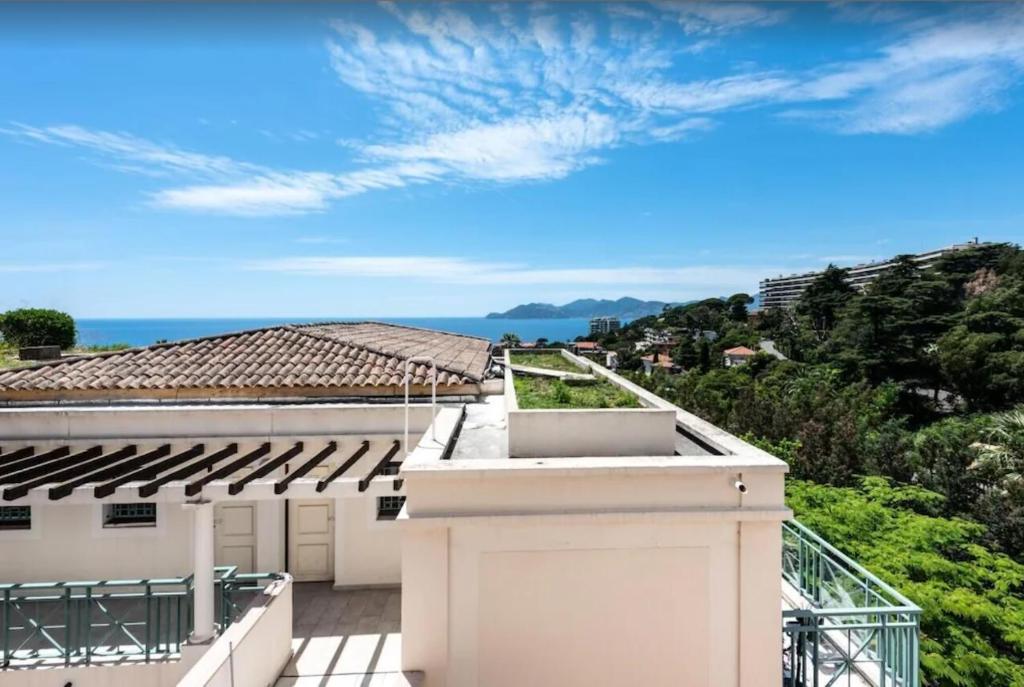 Appartement Cannes Villa Francia appartement 7 personnes climatisé 33 Avenue Amiral Wester Wemyss 06150 Cannes