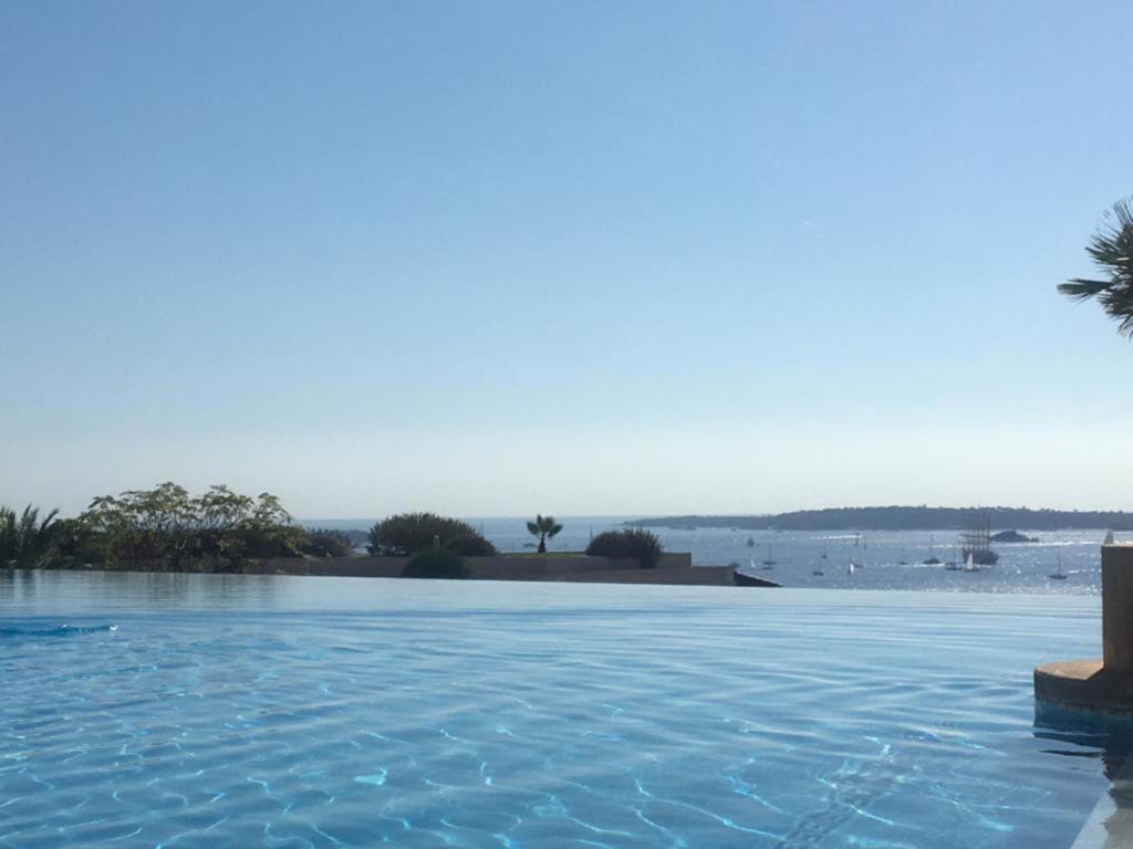 CANNES VILLA FRANCIA 33 Avenue Amiral Wester Wemyss, 06150 Cannes