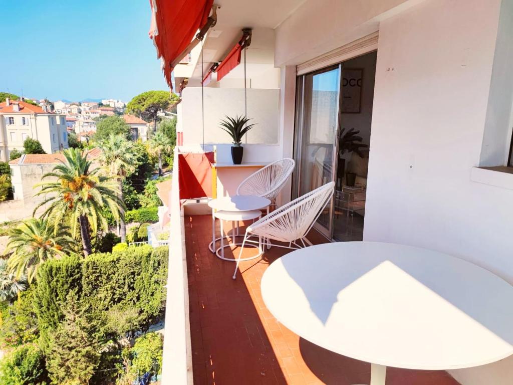 Appartement Cannes Vue Mer 6EME ETAGE APPARTEMENT 184 18 Rue Campestra 06400 Cannes