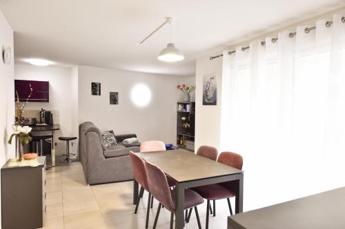 CANNES WITH TERRACE AND SWIMMING POOL heart of the Palm Beach area !