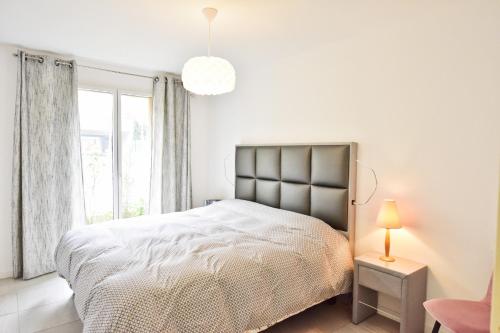 CANNES WITH TERRACE AND SWIMMING POOL heart of the Palm Beach area !