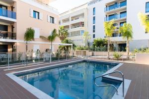 CANNES WITH TERRACE AND SWIMMING POOL heart of the Palm Beach area !