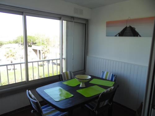 CAP D'AGDE 300m plage du MOLE,VUE PORT,PARKING,LAVE LINGE,PISCINE