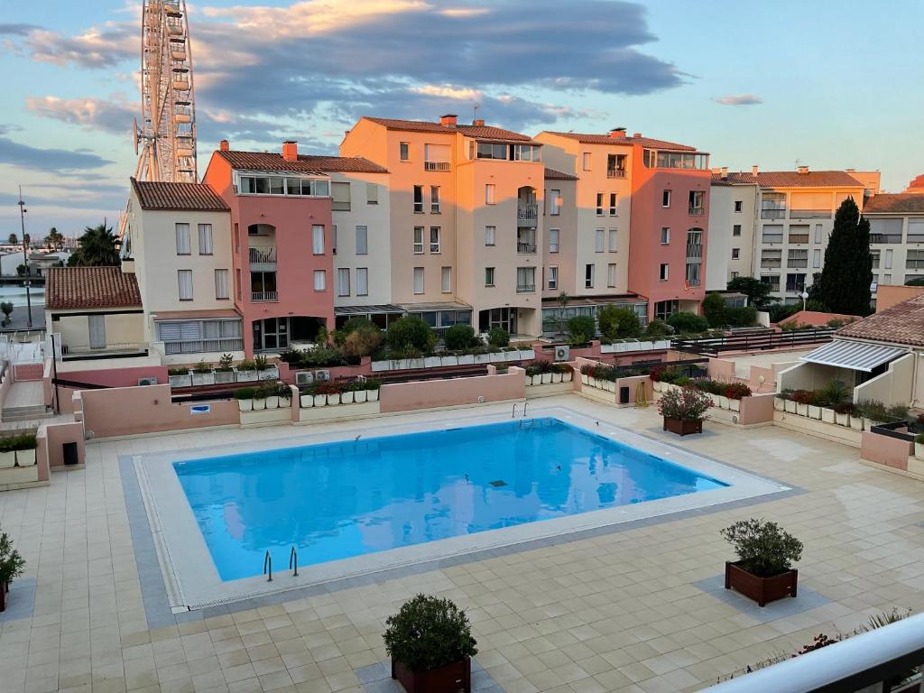 Appartement Cap d’Agde Centre port avec parking privé et belle vue port et mer 59 Avenue des Sergents 34300 Le Cap d\'Agde