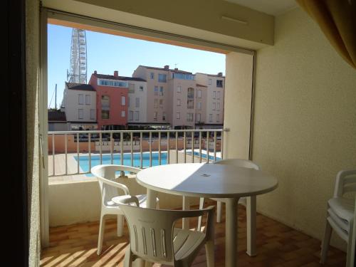 CAP D'AGDE, CENTRE PORT, BEL APPARTEMENT 2 pieces avec loggia et parking privé