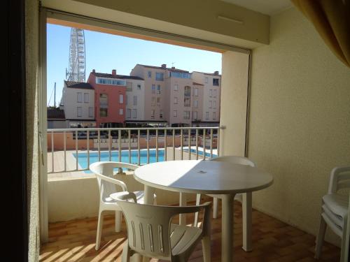 Appartement CAP D'AGDE, CENTRE PORT, BEL APPARTEMENT 2 pieces avec loggia et parking privé AVENUE DES SERGENTS 34300 Le Cap d\'Agde Languedoc-Roussillon