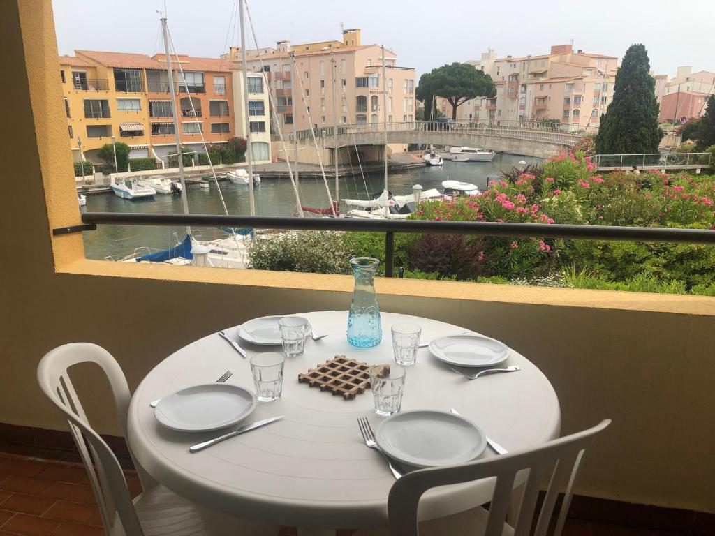 Cap D 'Agde Studio cabine 5 personnes, vue chenal Résidence Les Pêcheurs Bat A2 Appart 209 10 Rue de la Toison d'Or, 34300 Le Cap d\'Agde