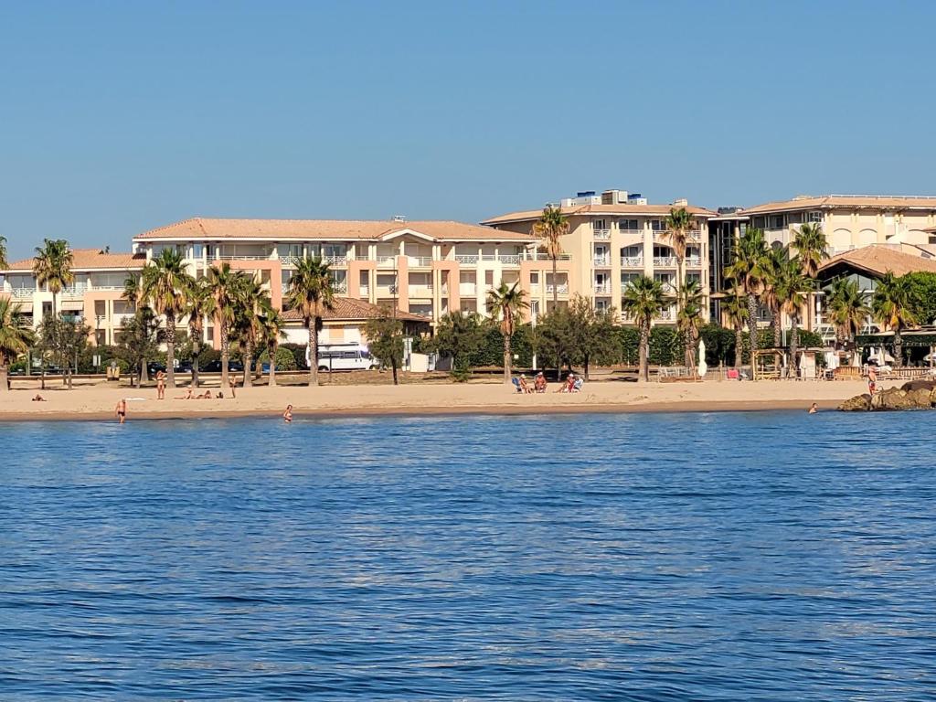 Appartement CAP HERMES Vue mer 2 chambres capacite 5-6 personn CARAVELLO, 46 83600 Fréjus