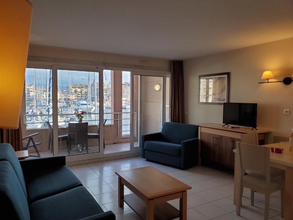 Appartement Cap HERMES Vue PORT Studio 30m2 Climatise Piscine Caravello, 46 83600 Fréjus