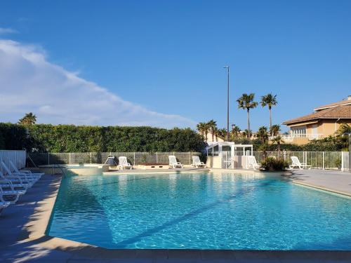 Cap HERMES Vue PORT Studio 30m2 Climatise Piscine
