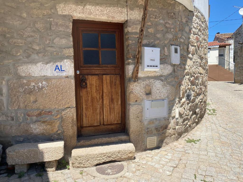 Capalonga - Casa típica de aldeia Rua do Meio, larinho, 5160-114 Larinho