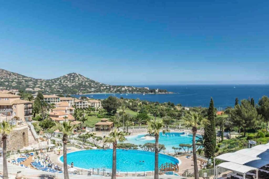 Appartement CAPCENTRE 4 pax PISCINE et Vue mer CAP ESTEREL Agay 2975 Boulevard de la 36ème division du Texas 83700 Saint-Raphaël