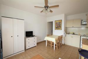 CAPESTANG - Studio cabine 4 pers proche de la plage et parking