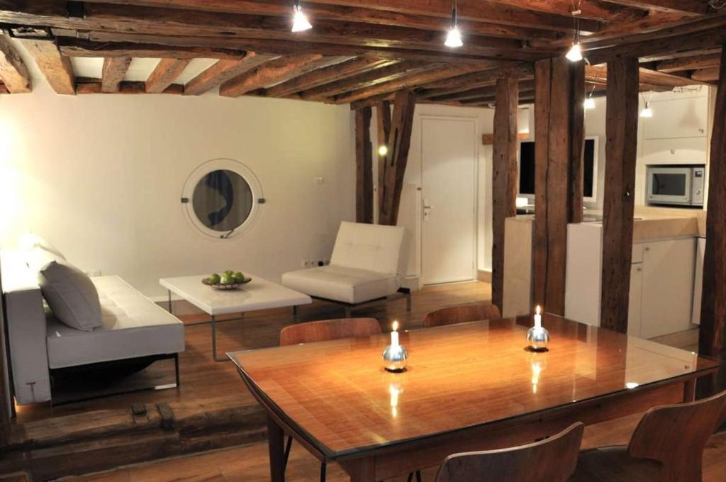 Caprice Amour 113 Rue de Turenne, 75003 Paris