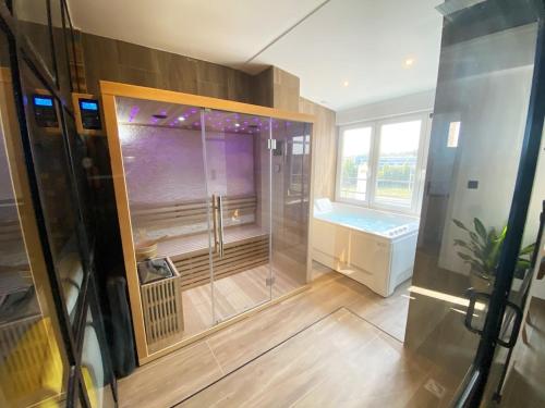 Capsule Gaming balnéo & billard & babyfoot & sauna 2 chambres