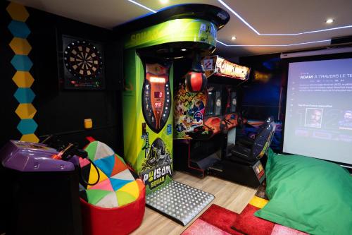Capsule Luna Park - sauna - jeux d'arcade - jacuzzi - billard - Netflix
