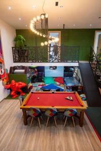 Capsule Luna Park - sauna - jeux d'arcade - jacuzzi - billard - Netflix