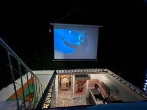 Capsule safari jacuzzi - home cinema - pouffe géant