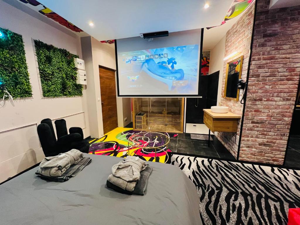 Appartement Capsule Street Art*sauna*balnéo*playstation 5*home cinema*terrasse appartement 2 45 Rue des Wetz 59500 Douai