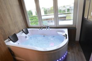 Appartement Capsule Wellness - sauna - balneo - machine de sport privatif - PS5 - 2 chambres 15 Avenue du Maréchal de Lattre de Tassigny 59300 Valenciennes Nord-Pas-de-Calais