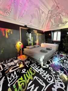 Capsule WTF artistique Jacuzzi Cinema arcade de jeux 2 chambres