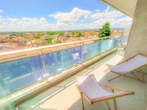 CARCASSONNE centre avec balcon et parking