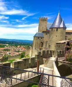 CARCASSONNE HISTORIC DUPLEX 4 star air conditioned APARTEMENT d`ÉGLANTINE