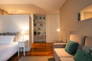 Cardosas Charming Apartment with Balconies