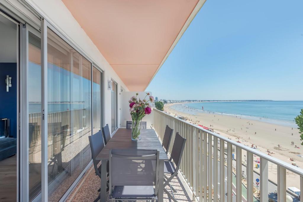 Carlotta s Beachroom