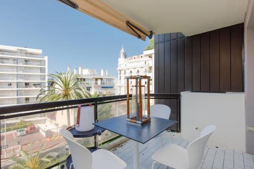 Carlton area chic 2 bedrooms 2 baths