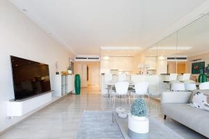 Carlton area chic 2 bedrooms 2 baths