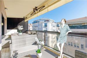 Carlton area XXL luxe 1 bed with large terrace