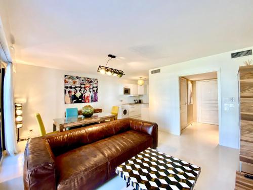 Carlton Riviera