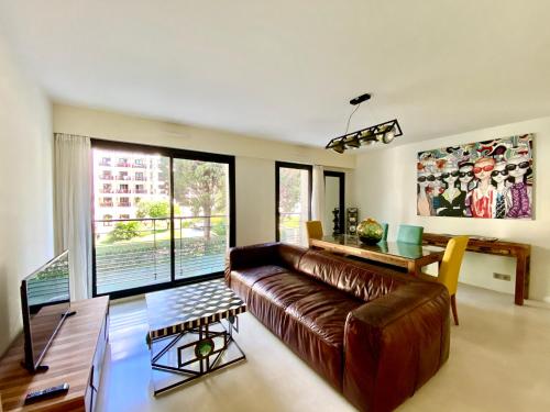 Carlton Riviera