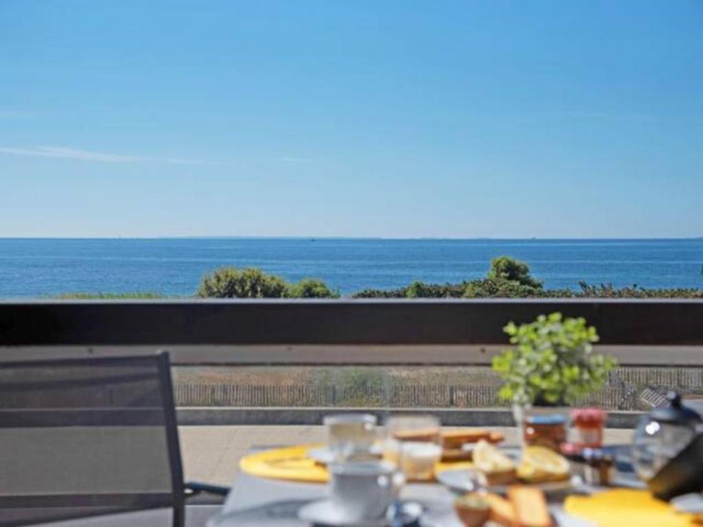 Appartement Carnac superbe appt 4 pers vue exceptionnelle sur la mer 1er étage 22 Boulevard de la Plage 56340 Carnac