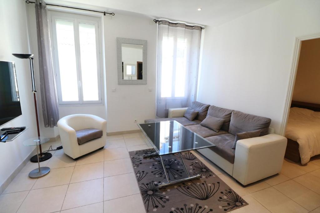 Carré d'Or 1 bedroom 2 mins from Croisette 5 from Palais 243 21 Rue du Commandant André, 06400 Cannes