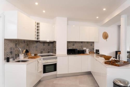 Carvoeiro Roof Top Apartment, next to the beach!